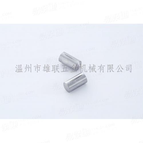 中部三分之二平行溝槽槽銷