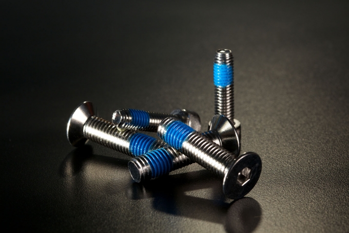 NYLOK® 解决螺丝松脱之问题