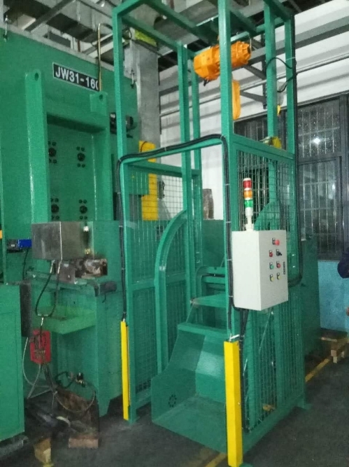 船型桶提升翻料机