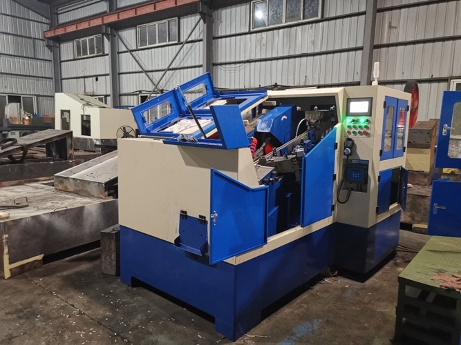 整体封闭式搓丝机