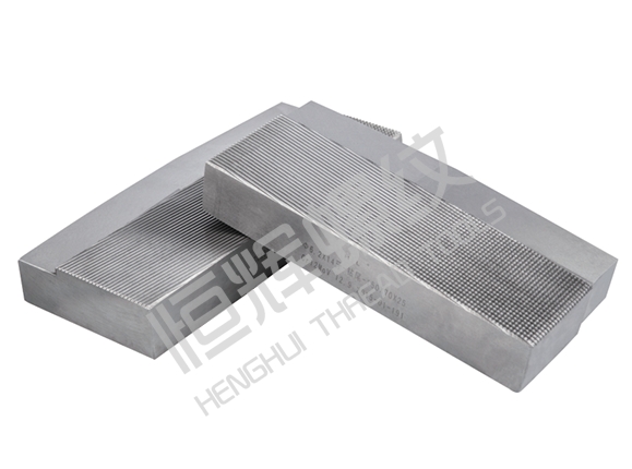 钻尾螺丝搓丝板